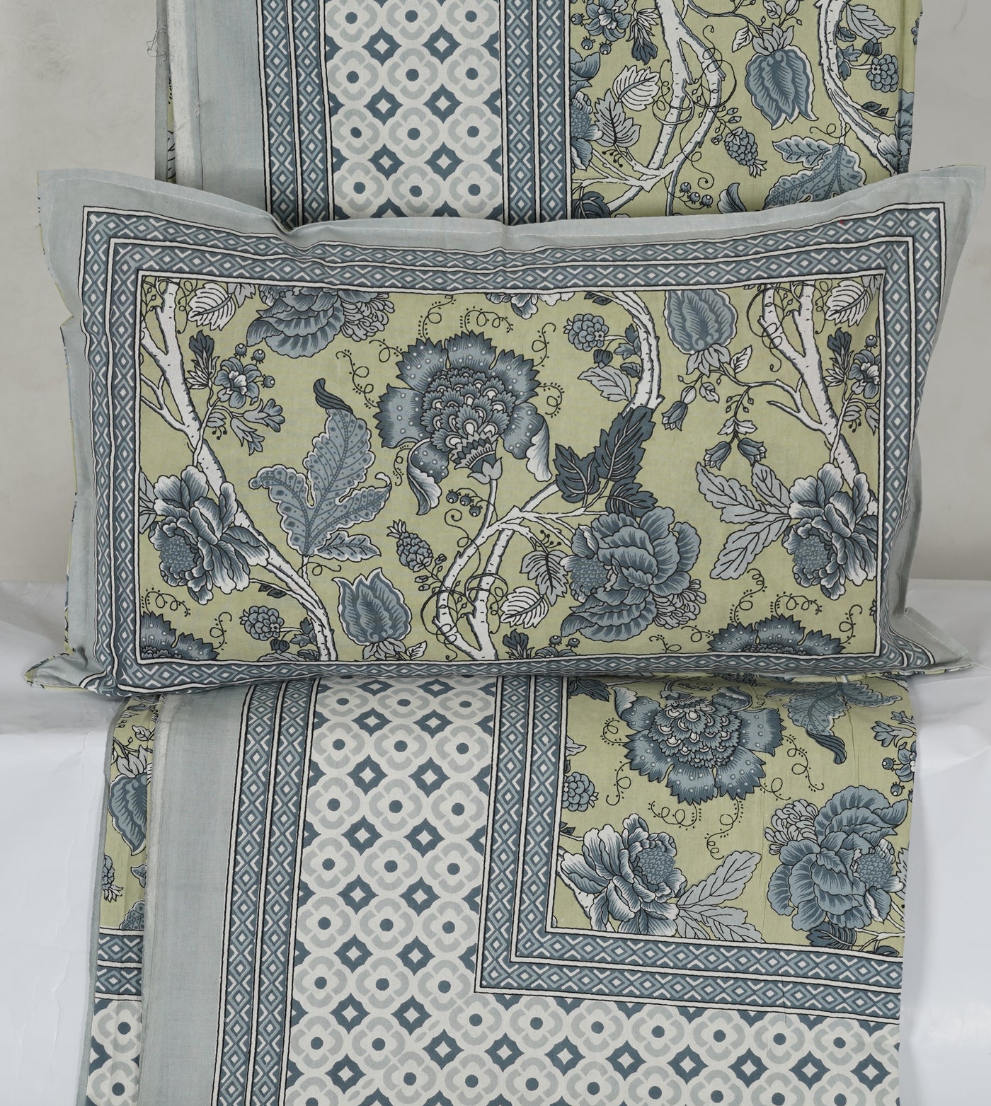 Braise Premium | Full Size 90 x 108 in | 100% Pure Cotton | Double Bedsheet with 2 Pillow Covers (GX03)